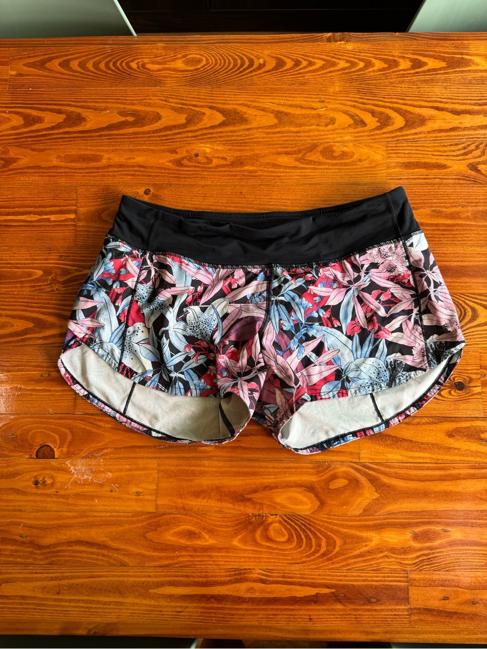 lululemon athletica Women's Floral Athletic Shorts - Pink/Black/Blue